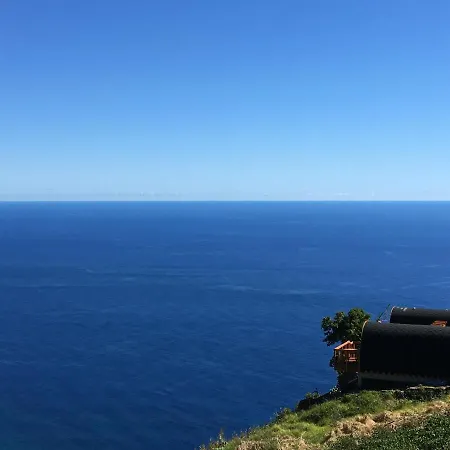 مكان تخييم The Tiny Black Bird